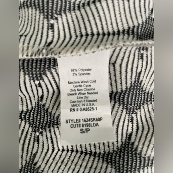 NWT Renee C Leena Printed Skirt, Black and Ivory, Size Small Petite - Picture 6 of 7